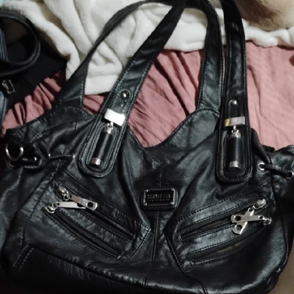 Black Shoulder Tote with Dual Front Zip Pockets